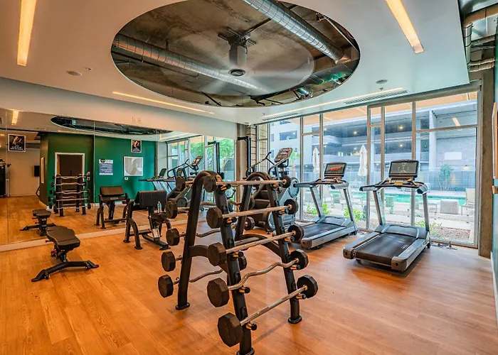 Urban Oasis In Dt W Pool Gym And Parking
