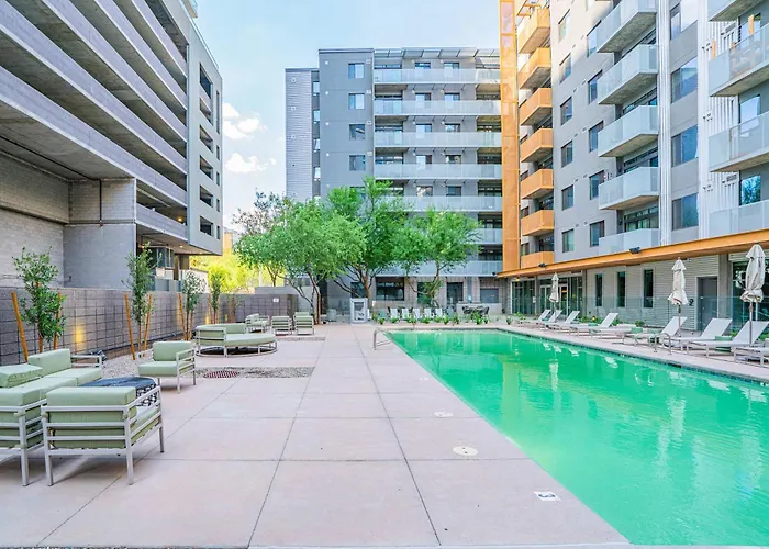 Urban Oasis In Dt W Pool Gym And Parking * Phoenix