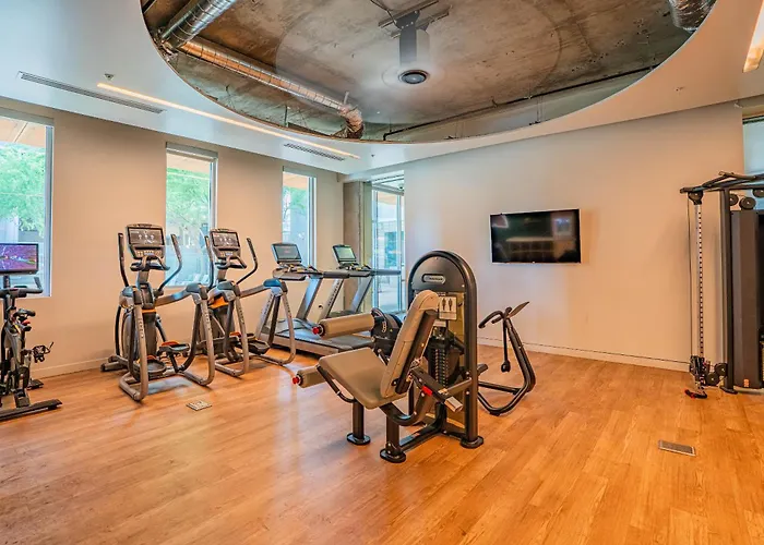 Urban Oasis In Dt W Pool Gym And Parking Phoenix