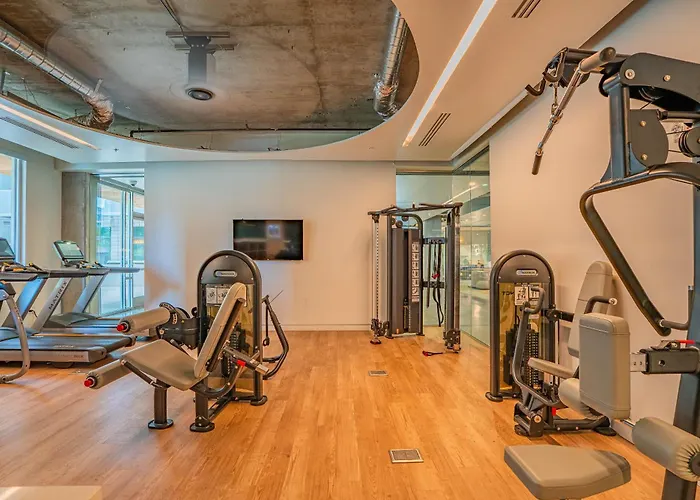 Urban Oasis In Dt W Pool Gym And Parking *