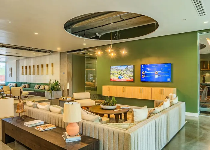 Urban Oasis In Dt W Pool Gym And Parking Phoenix