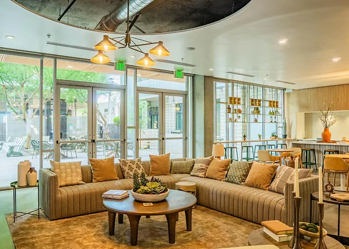 Urban Oasis In Dt W Pool Gym And Parking Apartment Phoenix