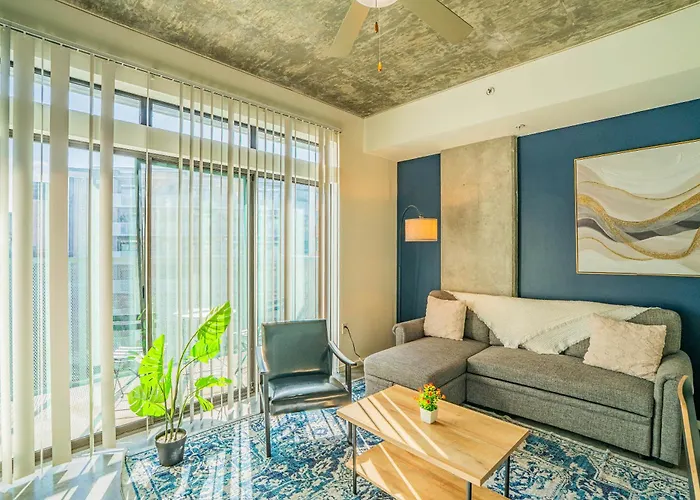 Apartment Urban Oasis In Dt W Pool Gym And Parking