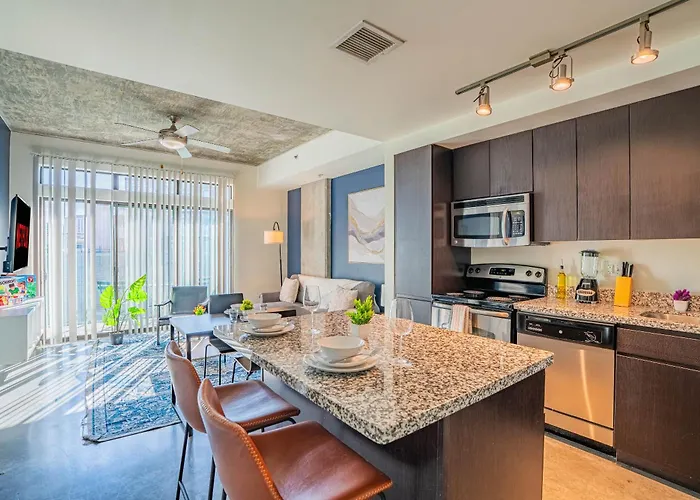 Apartment Urban Oasis In Dt W Pool Gym And Parking