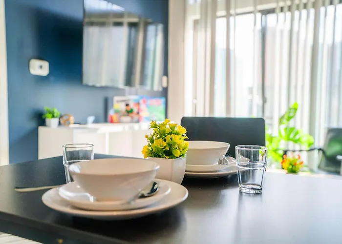 Apartment Urban Oasis In Dt W Pool Gym And Parking