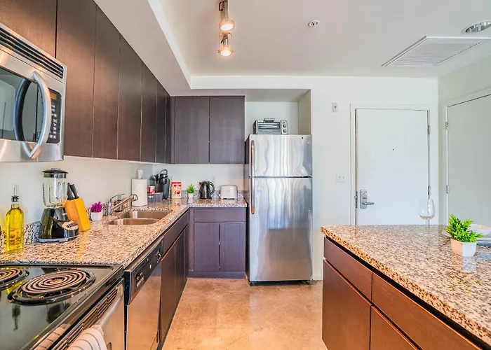 Apartment Urban Oasis In Dt W Pool Gym And Parking Phoenix