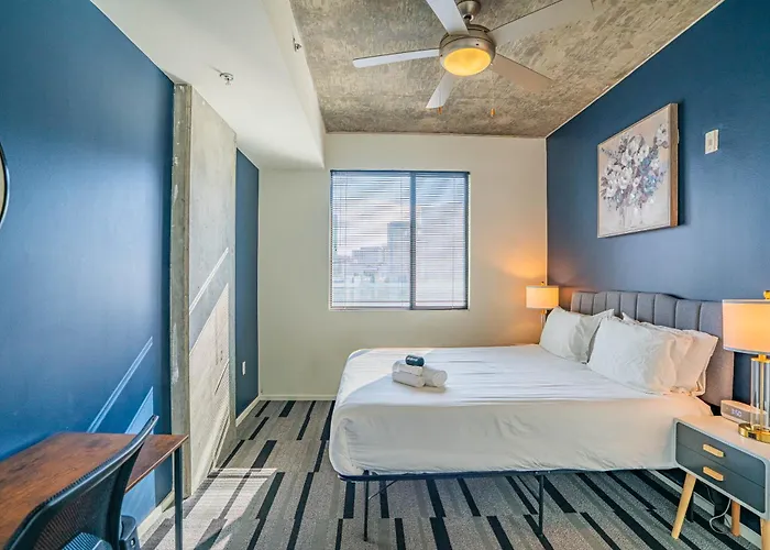 Urban Oasis In Dt W Pool Gym And Parking Apartment *
