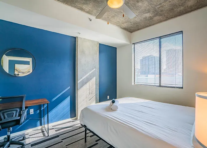 Urban Oasis In Dt W Pool Gym And Parking * Phoenix