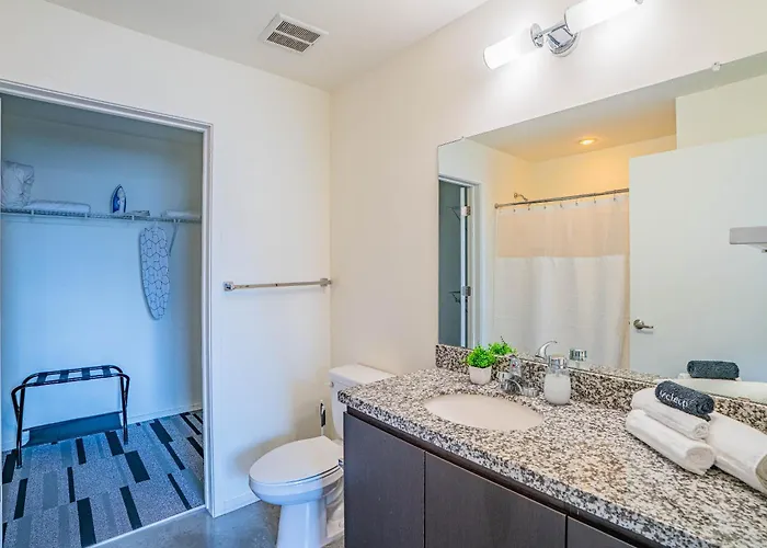 Urban Oasis In Dt W Pool Gym And Parking *