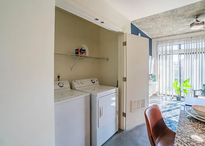 Apartment Urban Oasis In Dt W Pool Gym And Parking Phoenix