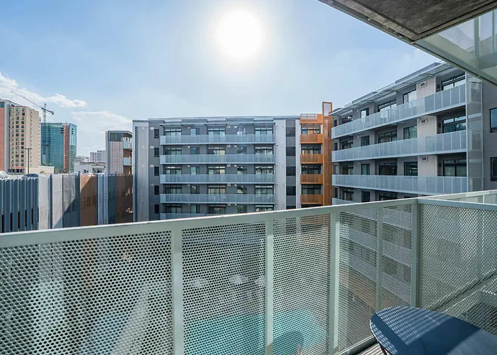 Urban Oasis In Dt W Pool Gym And Parking Apartment Phoenix